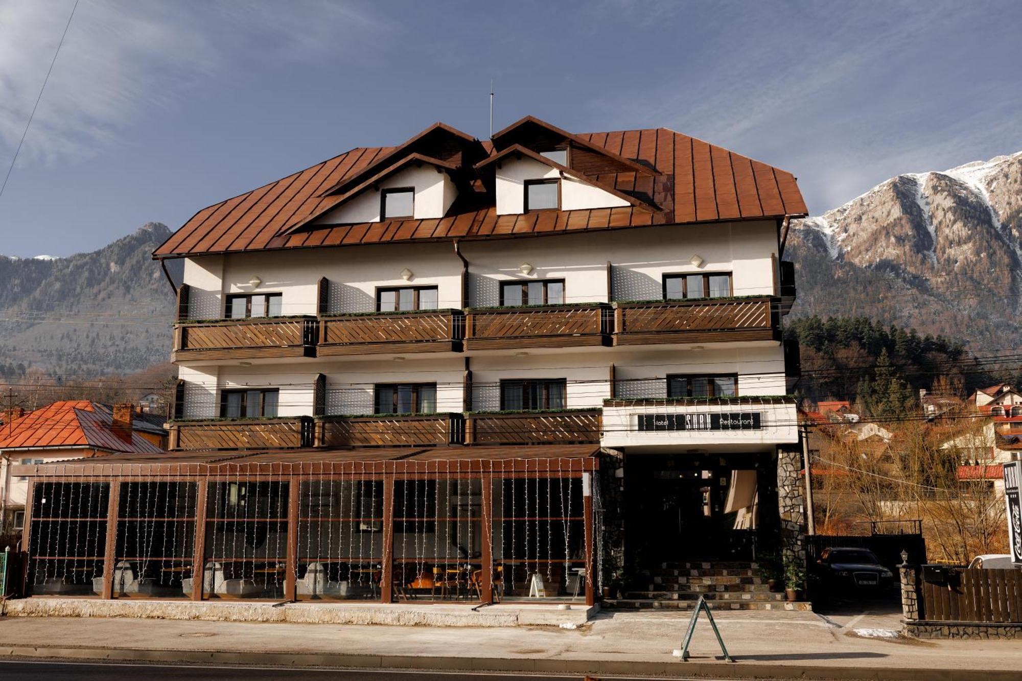 Suru Hotel & Restaurant Busteni Exterior photo